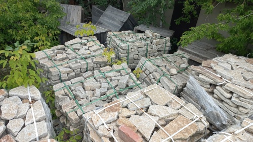 Плитняк гранитный галтованный купить в Кирове