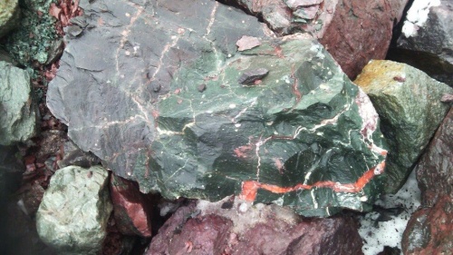 Гигантские зелёные валуны для ландшафтного дизайна весом более 5 тонн купить в Кирове