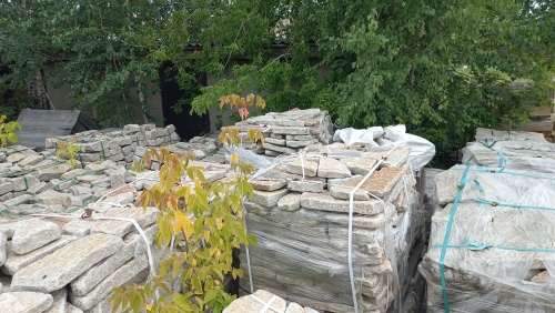 Плитняк галтованный гранитный для ландшафтного дизайна купить в Кирове