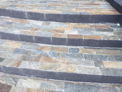 Плитка из Златолита Уральского для лестницы купить в Кирове