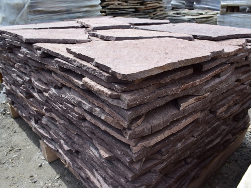 Плитняк лемезит бордовый для облицовки цоколя 20-25 мм  купить в Кирове