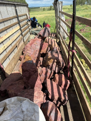 Ландшафтные глыбы красно-фиолетовые 200-1000 килограмм купить в Кирове