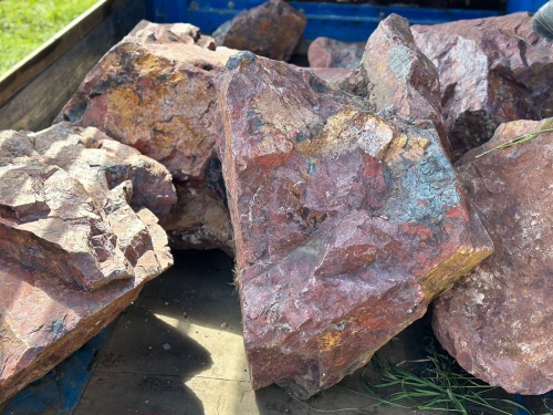 Ландшафтные глыбы красно-фиолетовые 200-1000 килограмм купить в Кирове