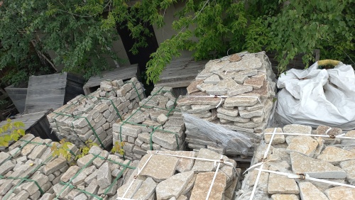 Плитняк гранитный галтованный купить в Кирове