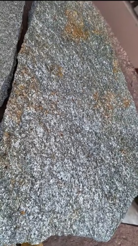 Плитняк златолит серебристый для цоколя, отмостки купить в Кирове