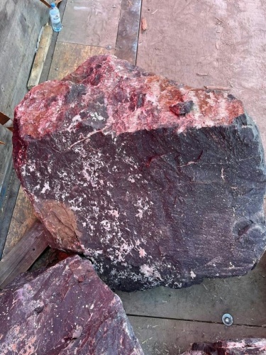 Камни для ландшафтного дизайна красно-фиолетовые 10-60 килограмм купить в Кирове