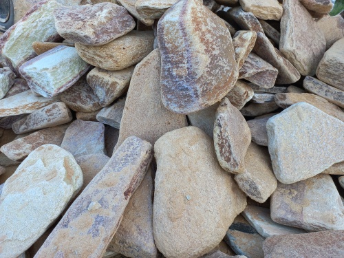 Златолит жёлтый, жёлто-зелёный глыбки и валуны для ланшафтного дизайна купить в Кирове