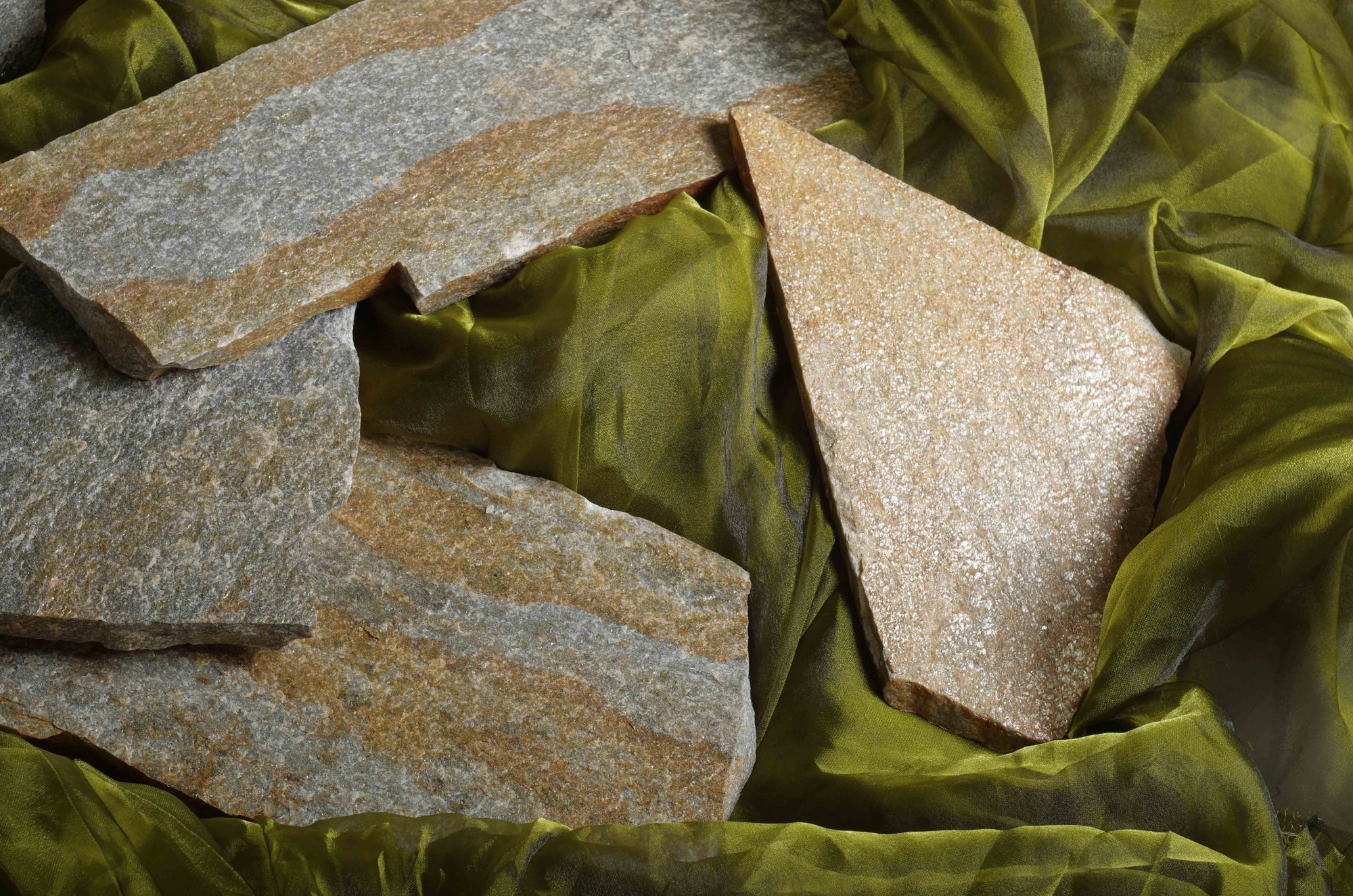 Плитняк златолит Уральский  для фасада купить в Кирове