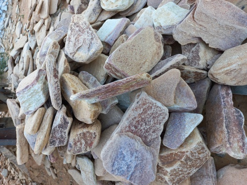 Златолит жёлтый, жёлто-зелёный глыбки и валуны для ланшафтного дизайна купить в Кирове