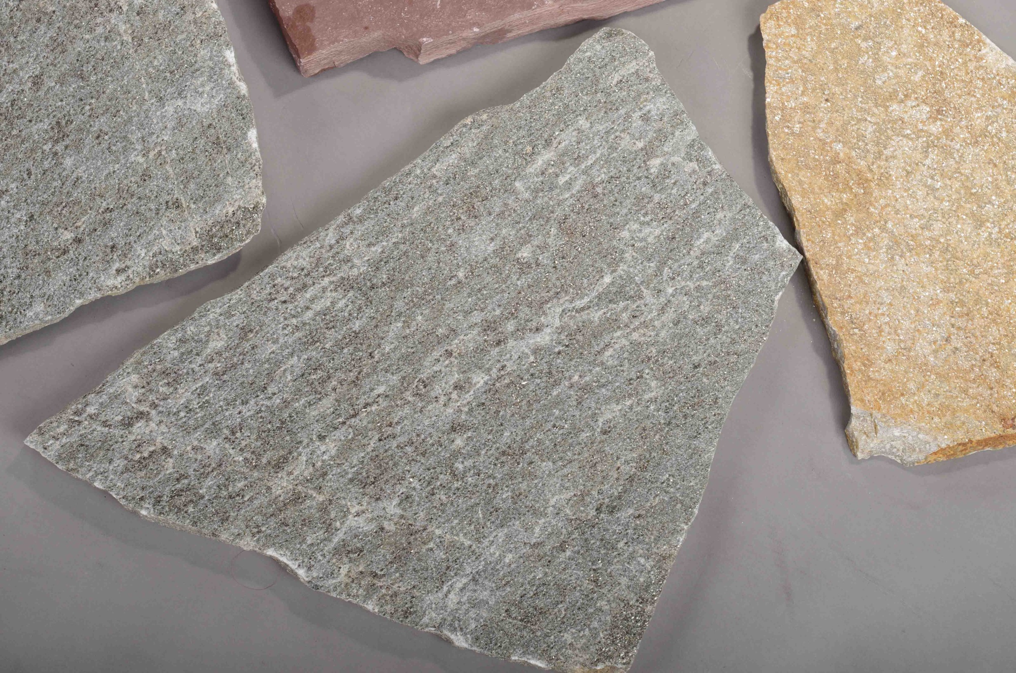 Плитняк златолит Уральский  для фасада купить в Кирове