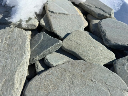 Плитняк златолит зелёный галтованный для цоколя купить в Кирове