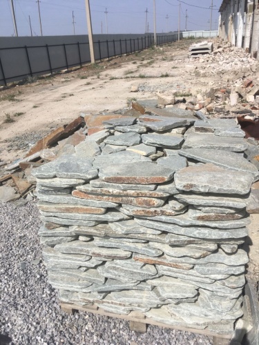 Златолит серебристый галтованный для лестниц купить в Кирове