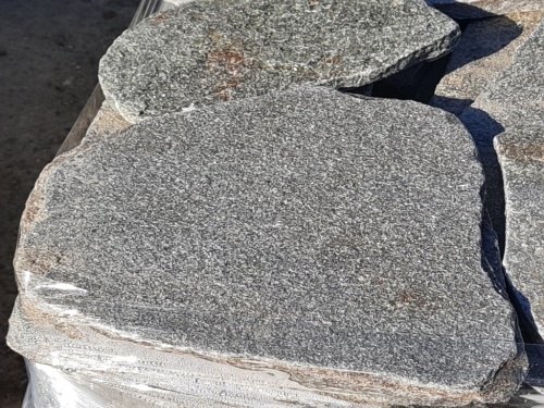 Златолит серебристый галтованный для лестниц купить в Кирове