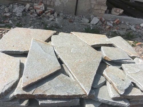 Златолит серебристый галтованный для лестниц купить в Кирове